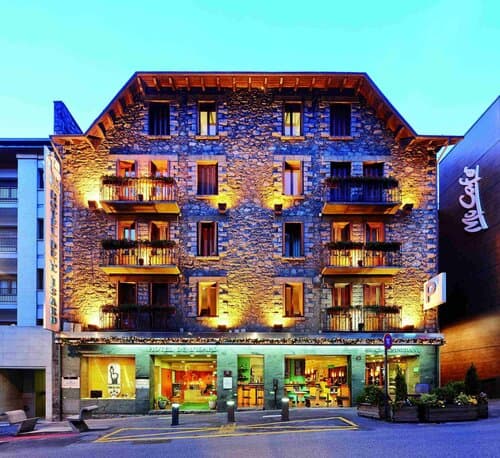 Внешний вид отеля Hotel de l'Isard