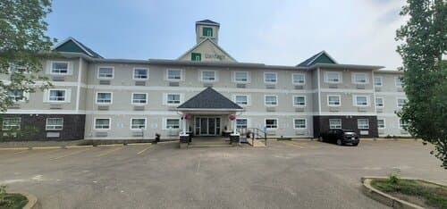 Внешний вид отеля Travelodge by Wyndham Fort McMurray