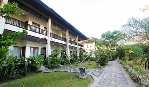Внешний вид отеля Puri Sari Beach Hotel
