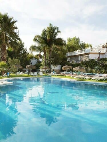 Внешний вид отеля Hotel y Bungalows Balcón de Competa