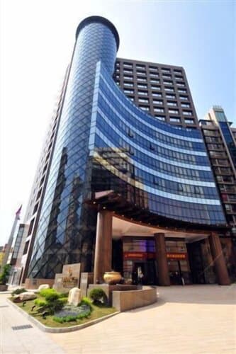 Внешний вид отеля Monarch Skyline Hotel