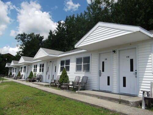 Внешний вид отеля White Birches Motel