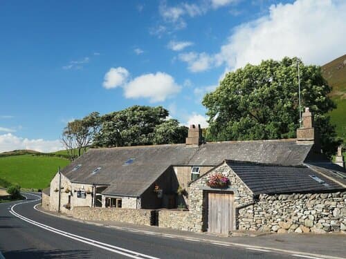 Внешний вид отеля The Wayside and Whisky Barn