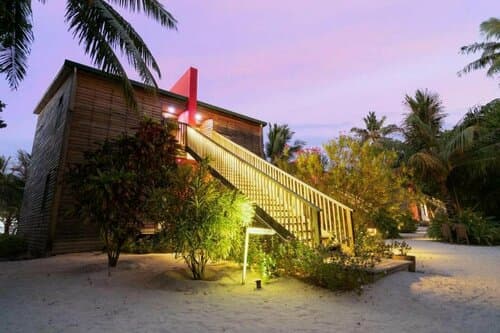 Внешний вид отеля The Barefoot Eco Hotel