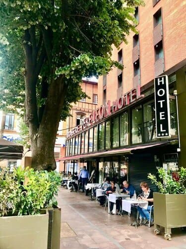 Внешний вид отеля Le Pere Leon Hotel
