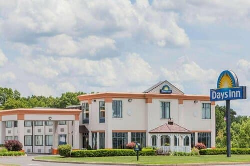 Внешний вид отеля Days Inn by Wyndham Windsor Locks Bradley Intl Airport
