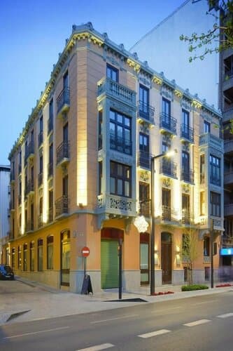 Внешний вид отеля Suites Gran VIA 44 Apartahotel
