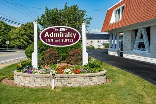 Внешний вид отеля Admiralty Inn & Suites
