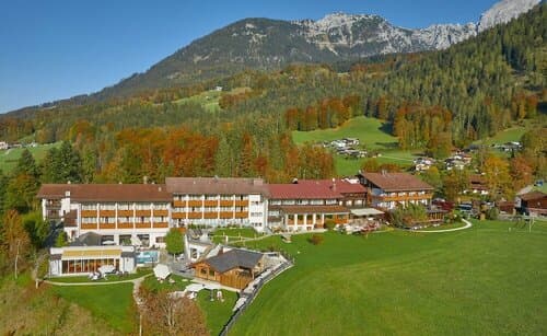 Внешний вид отеля Alm- & Wellnesshotel Alpenhof
