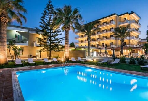 Внешний вид отеля Petousis Hotel & Suites