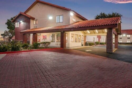 Внешний вид отеля Red Roof Inn Palmdale/Lancaster