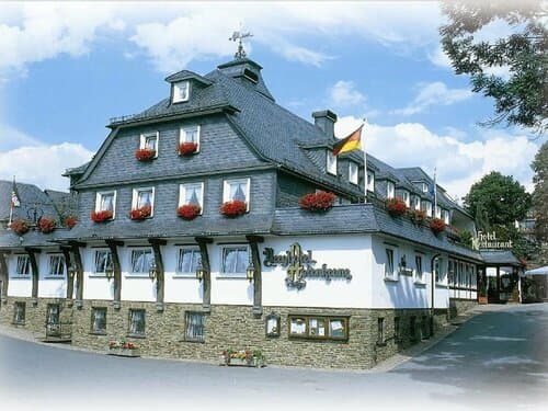 Внешний вид отеля Romantik Berghotel Astenkrone