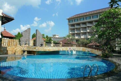 Внешний вид отеля Lombok Raya Hotel