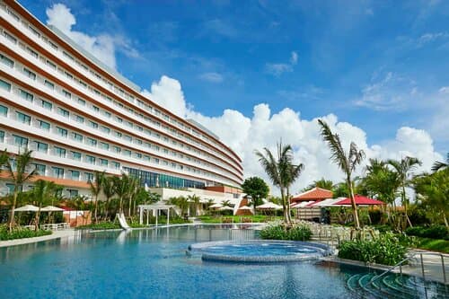 Внешний вид отеля Hilton Okinawa Chatan Resort