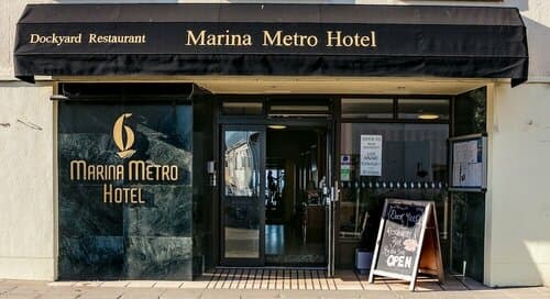 Внешний вид отеля Marina Metro Hotel