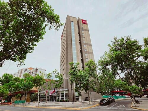 Внешний вид отеля Hotel ibis Santiago Providencia