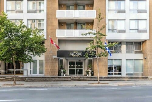Внешний вид отеля Hotel Saint-Laurent Montreal