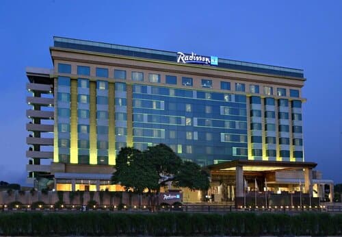 Внешний вид отеля Radisson Blu Jaipur