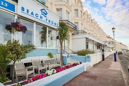 Внешний вид отеля Beach Front Guest House