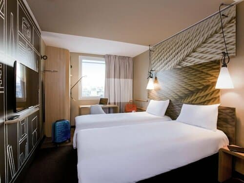 Внешний вид отеля Ibis Paris Porte de Clichy Centre
