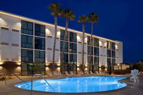 Внешний вид отеля DoubleTree by Hilton Palmdale, Ca