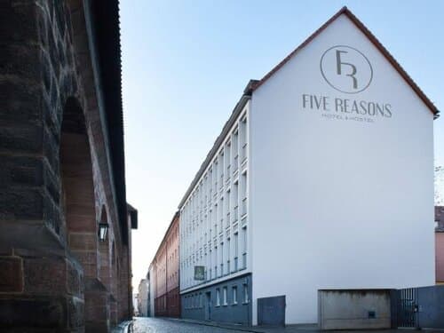 Внешний вид отеля Five Reasons Hotel & Hostel