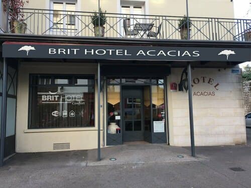 Внешний вид отеля Brit Hotel Arles - Les Acacias