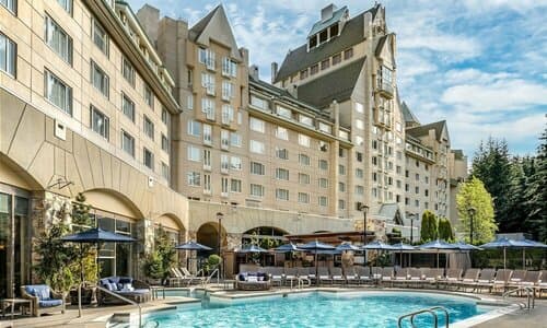 Внешний вид отеля Fairmont Chateau Whistler