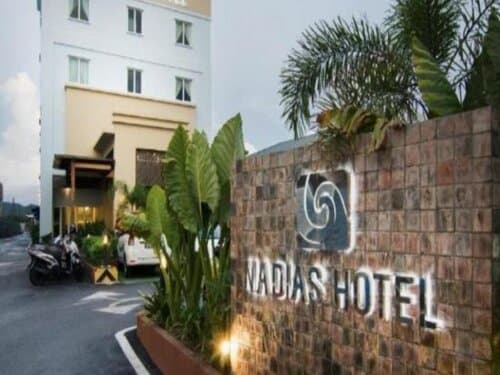 Внешний вид отеля Nadias Hotel 