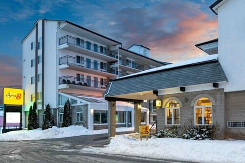 Внешний вид отеля Super 8 by Wyndham Niagara Falls by the Falls