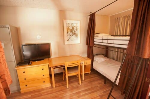 Внешний вид отеля Banff International Hostel