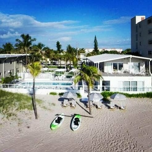 Внешний вид отеля Tides Inn Hotel