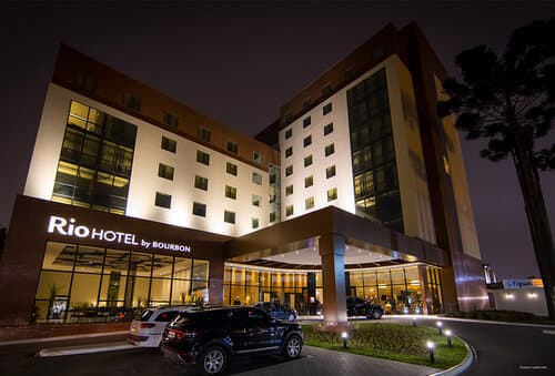 Внешний вид отеля Bourbon Curitiba Hotel e Suítes