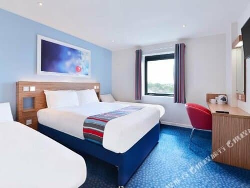 Внешний вид отеля Travelodge Manchester Upper Brook Street