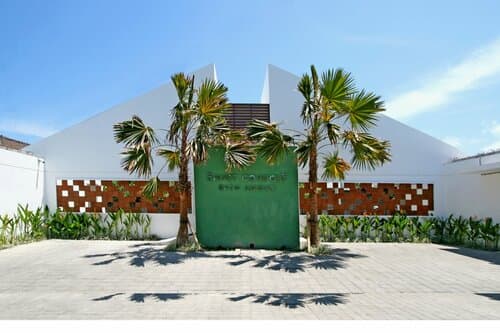 Внешний вид отеля Smart Comfort Apartments Batu Jimbar