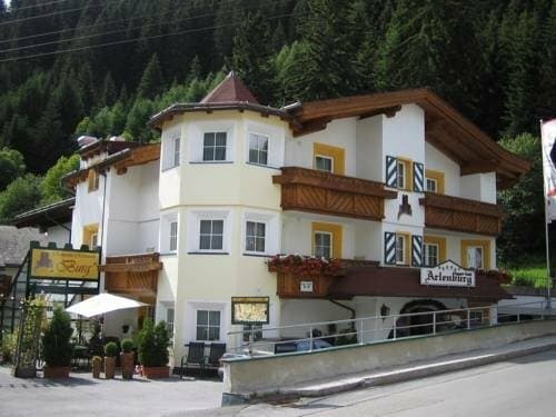 Внешний вид отеля Arlen Lodge Hotel