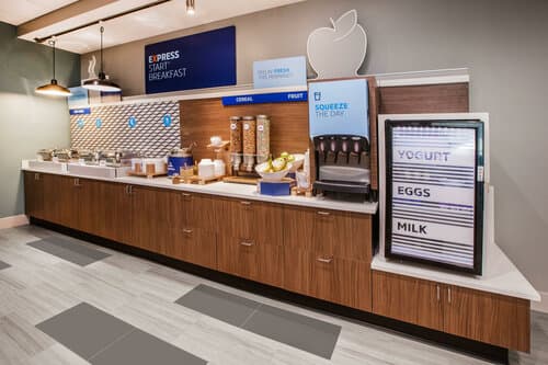 Внешний вид отеля Holiday Inn Express Hotel & Suites Ottawa West Nepean
