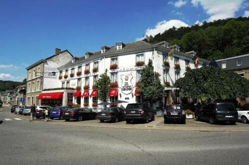 Внешний вид отеля Royal Hotel-Restaurant Bonhomme